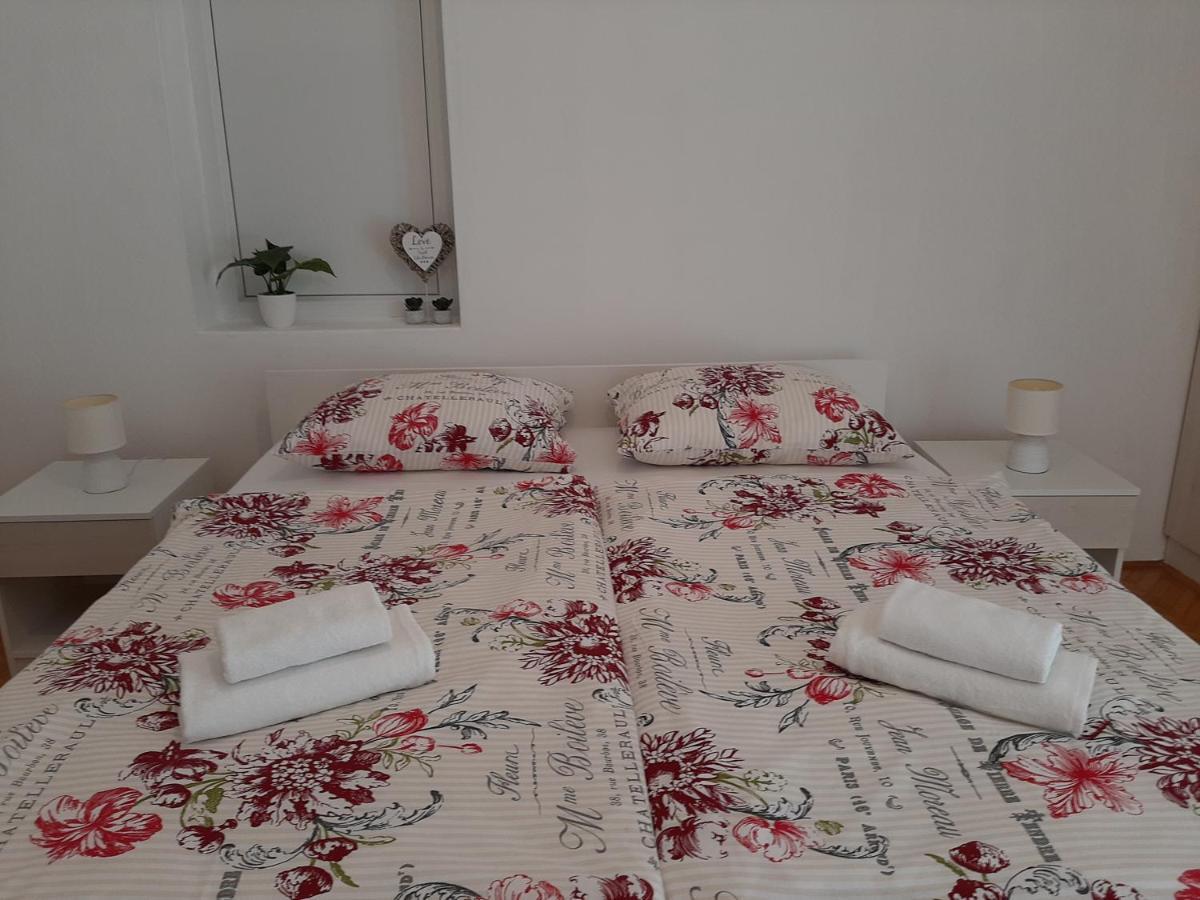 Family House Rebeka Apartman Ugljan Kültér fotó