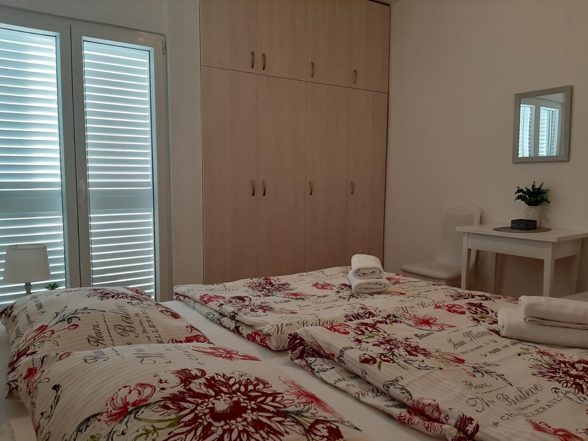 Family House Rebeka Apartman Ugljan Kültér fotó