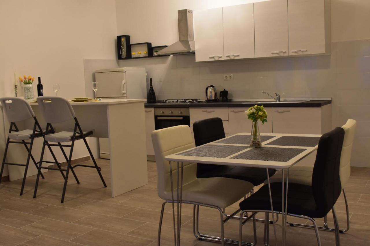 Family House Rebeka Apartman Ugljan Kültér fotó