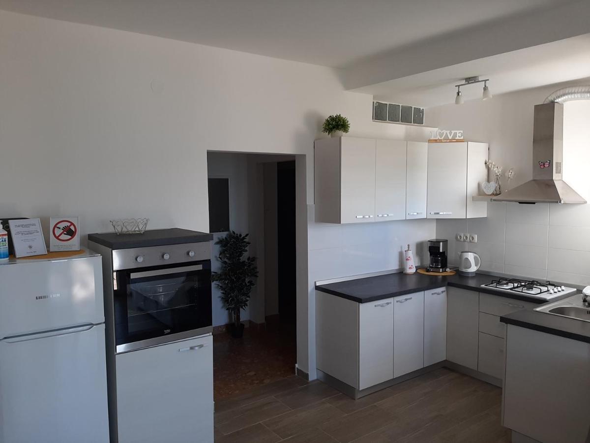 Family House Rebeka Apartman Ugljan Kültér fotó